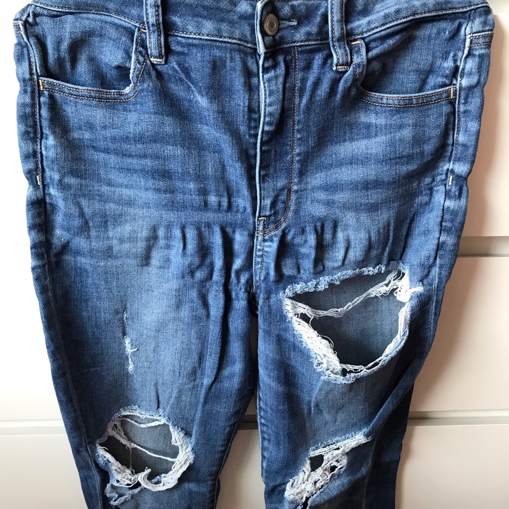 American Eagle Ripped Jeans | Size 8 (SHORT)